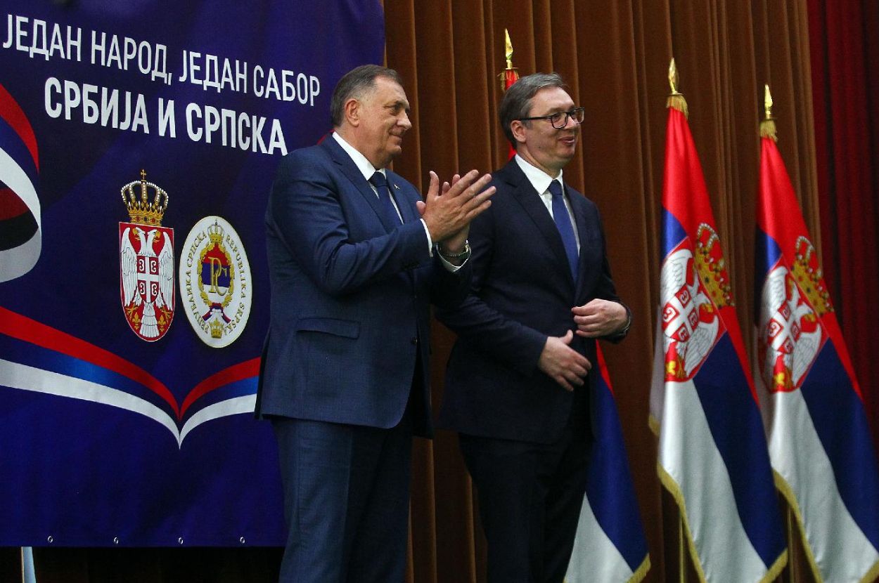 Milorad Dodik i Aleksandar Vučić, Svesrpski sabor, 8. jun