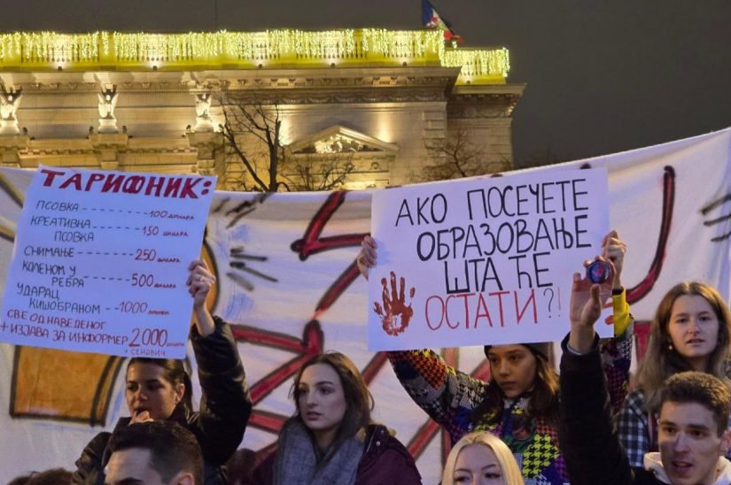 Studenti na protestu ispred Predsedništva